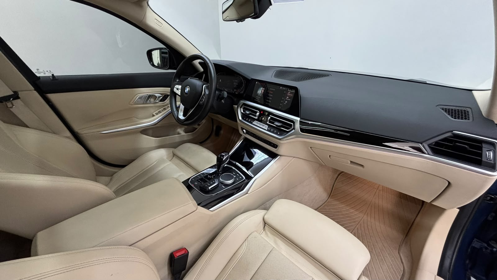 BMW 320i 9